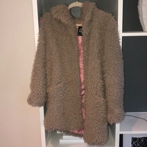 Adorable fluffy brown Zara coat